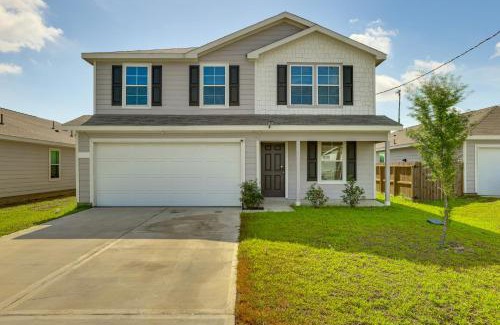 New Caney Casa | Near Hiking and Fishing Airy Retreat in Cleveland!
