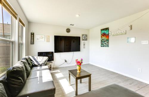 New Caney Casa | Near Hiking and Fishing Airy Retreat in Cleveland!