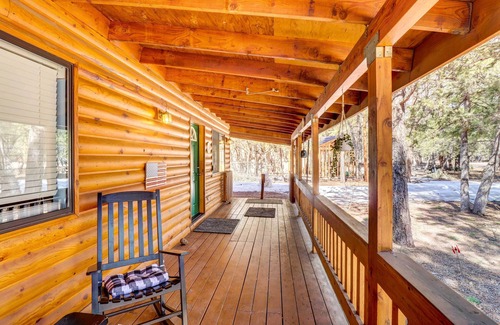 Pinetop-Lakeside Cabaña | Near Hiking: Cabin w/ Hot Tub in Lakeside!