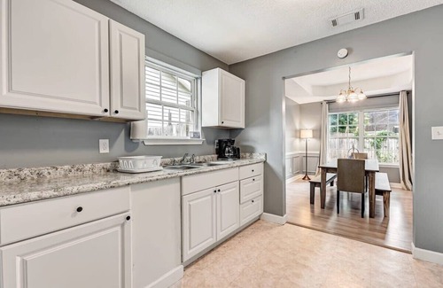 Savannah Casa | Near Hospital and Downtown- Lodging on Leghorn
