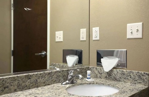 White Hall Hotel | Near I-79 for Easy Transit | 2 Budget Stays w/ Free Parking