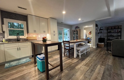 Wilmington Historic District Casa | Near ILM Family Gathering Home, Sleeps up to 8, host up to 12. Your Holiday spot