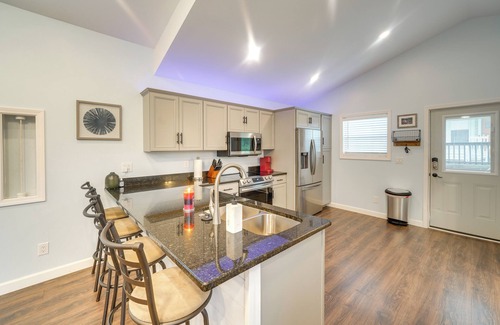 Deep Water Casa | Near Kanawha River: Unique Renovated Home w/ Yard!