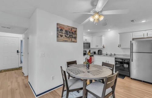 Blue Springs Casa | Near Lake Tapawingo Newly furnished 3 Bedroom 2.5 bath Pet Friendly Townhome
