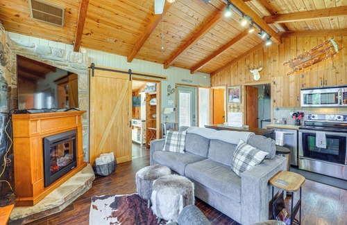 Newland Cabaña | Near Lake + Trails: Rustic Newland Cabin w/ Deck!