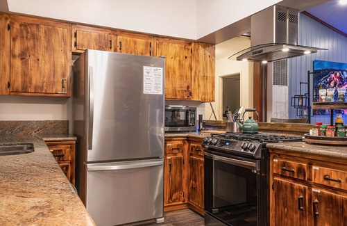 Fox Farm Cabina | Near Lake & Village - Gorgeous! ❤️ Fenced Spa EV Fire pit Ping Pong