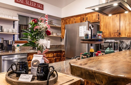 Fox Farm Cabina | Near Lake & Village - Gorgeous! ❤️ Fenced Spa EV Fire pit Ping Pong