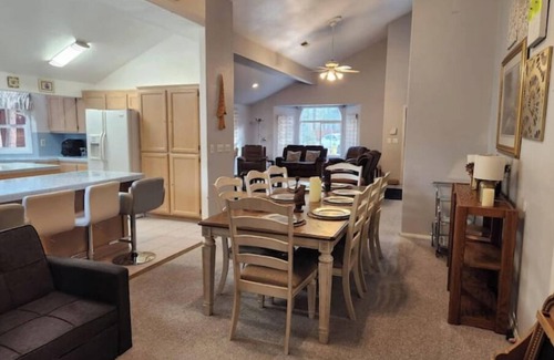 Big Bear Casa | Near Lake with Hot tubs, Game Room & 06Cars Park Space
