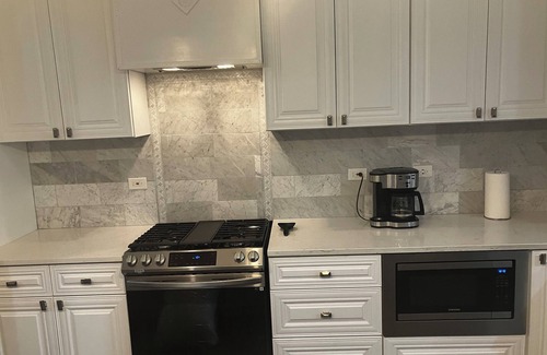 Woodlawn Casa | Near Lakefront! Minutes from the beach, museum, and 2 golf courses.