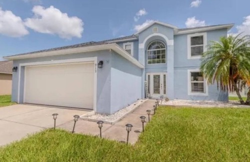 Winter Haven Casa | Near LegoLand -Family friendly 4 bedroom house with games & Pool in Winter Haven