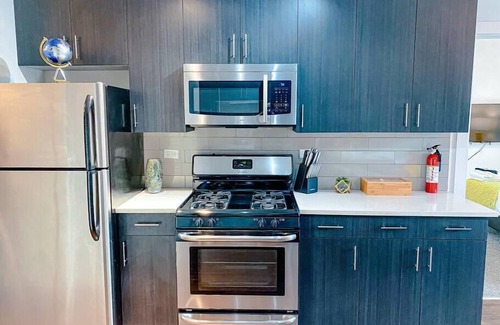 Near South Side Apartamento | Near McCormick Place 420-Friendly 3BR/2BA with Optional Parking and sleeps 8