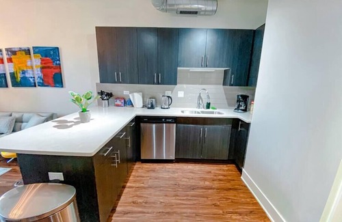 Near South Side Apartamento | Near McCormick Place 420-Friendly 3BR/2BA with Optional Parking and sleeps 8