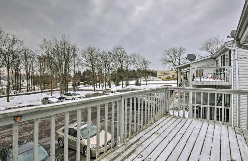 Mount Pocono Apartamento | Near Mt Airy Casino Mount Pocono Condo with Balcony
