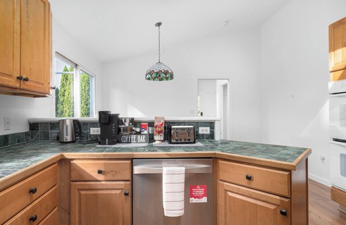 Newport East Casa | Near Newport, Beaches & Golf: Spacious Getaway