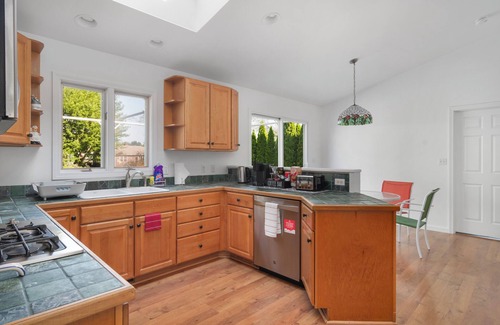 Newport East Casa | Near Newport, Beaches & Golf: Spacious Getaway