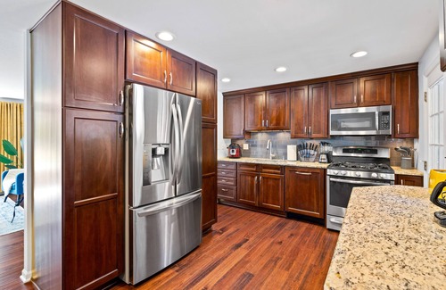 Wasco Casa | Near Chicago&O’Hare/King Bed/WiFi+Game room