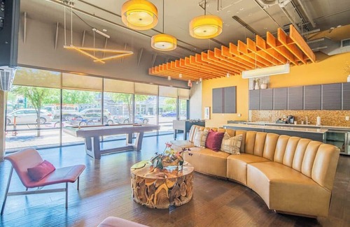 Evans Churchill Apartamento | Lux DT Phoenix Stay | Pool, Gym, Parking