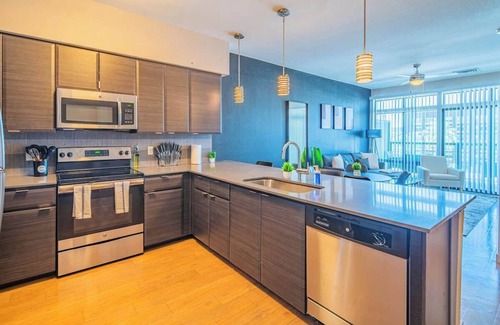 Evans Churchill Apartamento | Lux DT Phoenix Stay | Pool, Gym, Parking
