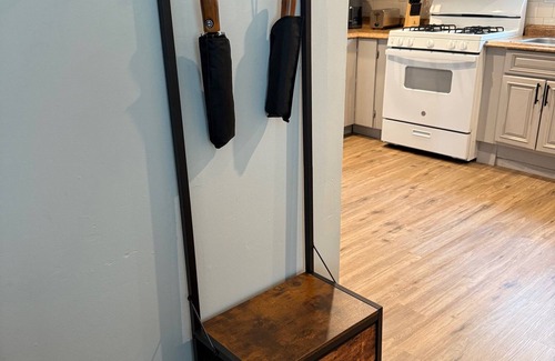 Wanskuck Apartamento | Near Providence College 2 Bed w/Laundry & Parking