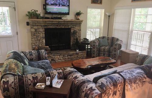 Rabun Gap Casa | Near Rabun Gap, Dillard, Clayton. Charming 3 bed. Close to Black Rock State Park