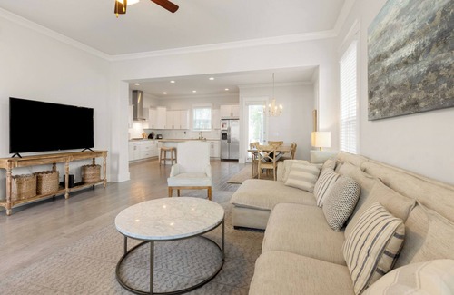 Inlet Beach Casa | Near Rosemary-30A- 3 BR 2.5 bath, pool, lake, beach, bikes, shop, PET FRIENDLY