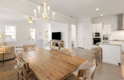 Inlet Beach Casa | Near Rosemary-30A- 3 BR 2.5 bath, pool, lake, beach, bikes, shop, PET FRIENDLY