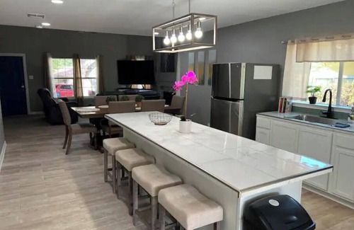 Heritage Casa | Near Sea World/ Lackland AFB/ many shops and stores within minutes away