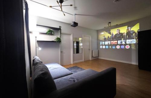 Abbey Apartamento | Near South Wimbledon Station, 2BR, Sleep 7, King beds