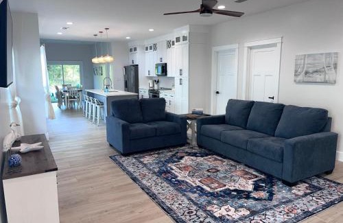 Foley Casa | Near Sports Complex OWA beaches shopping restaurants mini golf Central to all the fun Foley has to offer King bed