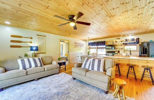 Golden Casa | Near Table Rock Lake: Family Home w/ Deck & Views