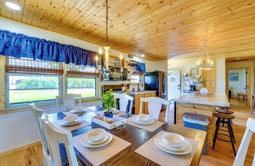 Golden Casa | Near Table Rock Lake: Family Home w/ Deck & Views