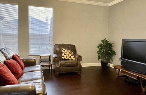 Los Cielos Casa | Near Tesla, CoA & Airport, 4 Beds, Balcony/Patios