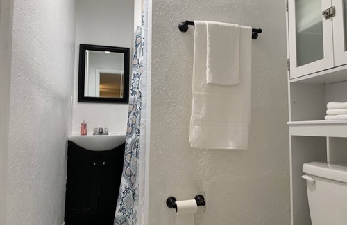 Orlando Apartamento | ¡Cerca del aeropuerto!Esta es una hermosa y cómoda habitación equipada.