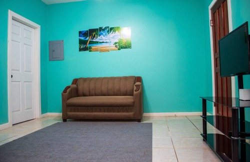 Antoneys Cay Hotel | Near the beach family