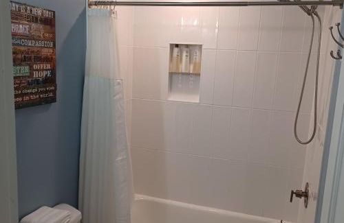 East Raleigh Casa | Near the Center of it All