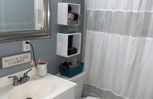 Read Boulevard East Casa | Near the Fun, Far From the Hustle: 4-bdrm house in fabulous NOLA w/Bar & Wifi