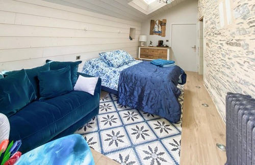 La Dagueniere Casa | Near the Loire River, this beautiful mansion with swimming pool welcomes you.