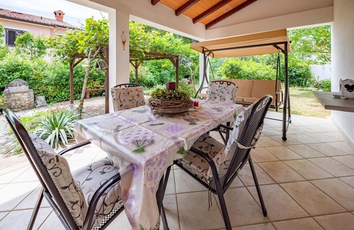 Presika Casa | Near the old town of Labin welcomes you this beautiful, ground floor holiday home.