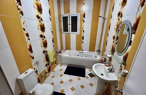 Al-'Umraniyah Hotel | NEAR THE PYRAMIDS INN 5 minutes from the Great Pyramids of Giza & Sphinx!