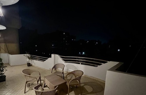 Al-'Umraniyah Hotel | NEAR THE PYRAMIDS INN 5 minutes from the Great Pyramids of Giza & Sphinx!