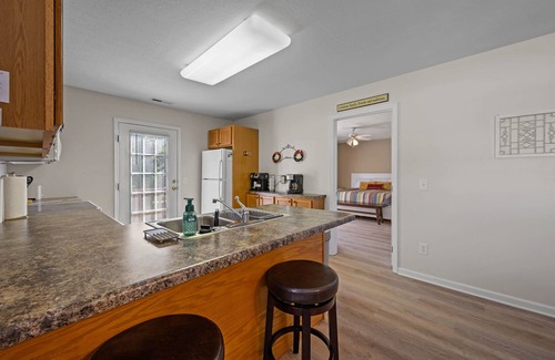 Pigeon Forge Cabina | Near the River w/ EZ, flat Parking, FREE Wifi, & close to the main attractions!