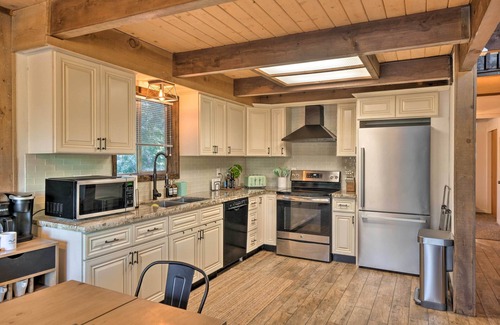 Twain Harte Cabina | Near Trails: Cabin w/ 2-Level Deck in Twain Harte