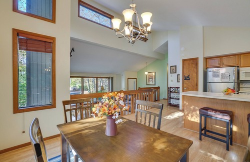 Tobyhanna Cabaña | Near Water Parks: Pet-Friendly Tobyhanna Getaway!