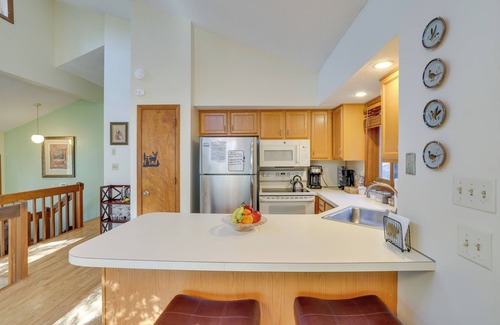 Tobyhanna Cabaña | Near Water Parks: Pet-Friendly Tobyhanna Getaway!