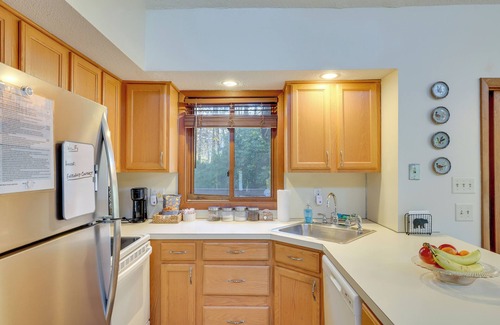 Tobyhanna Cabaña | Near Water Parks: Pet-Friendly Tobyhanna Getaway!