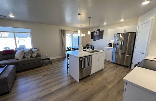Kanab Casa | Near Zion NP I Dark Skies I Garage & Trailer Parking