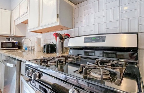 East Terrell Hills Casa | Near Zoo, Alamo, & Downtown! Tranquil and Tropical