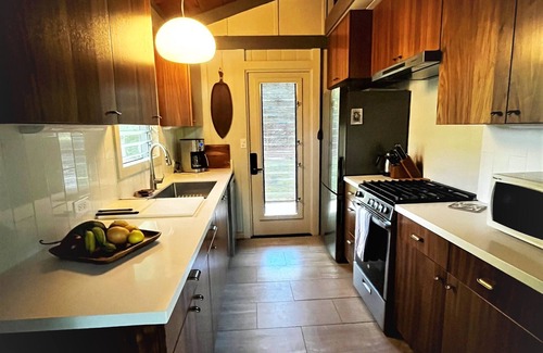 Kamuela Casa | Nearly beachfront, peaceful bungalow at the reef. Snorkel, swim, lounge, nap.
