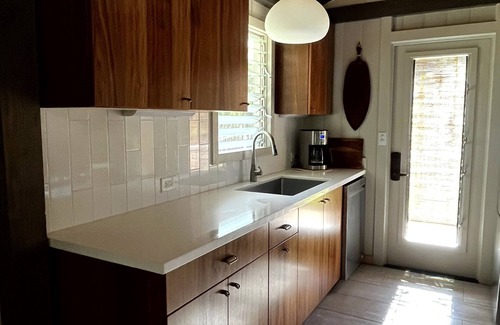 Kamuela Casa | Nearly beachfront, peaceful bungalow at the reef. Snorkel, swim, lounge, nap.