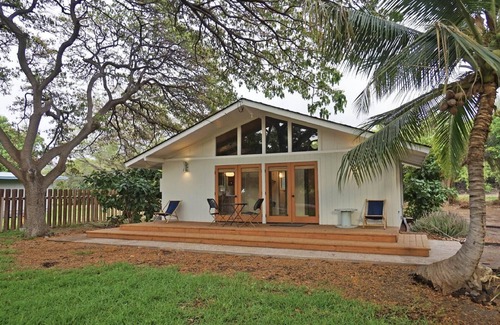 Kamuela Casa | Nearly beachfront, peaceful bungalow at the reef. Snorkel, swim, lounge, nap.